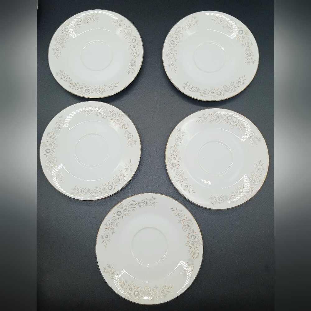 Winchester China Tea Set by Diamond China (Japan)​​​ - Picture 8 of 12